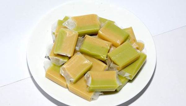 kẹo dừa Bến Tre một trong những món ăn vặt đặc sản của VIệt Nam 