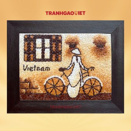 Tranh gạo thiếu nữ bên ô cửa