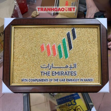 Tranh Gạo Màu Theo Yêu Cầu đặt Logo Emirates từ đại sứ quán UAE