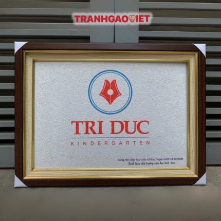 Tranh Gạo Logo Tri Duc KinderGarten